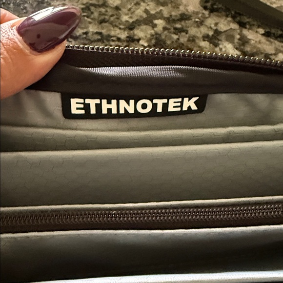 Ethnotek travel wallet RFID protected Floral Yellow Wristlet - Picture 4 of 4